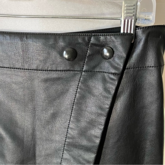 Free People Black Faux Leather Asymmetrical Wrap Emmy Mini Skort size 6 - Picture 8 of 9